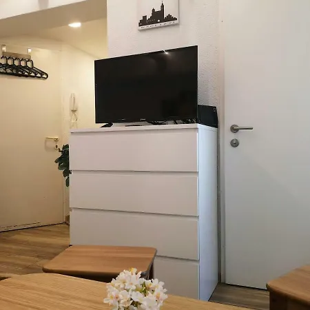 Deluxe Town Studio *
